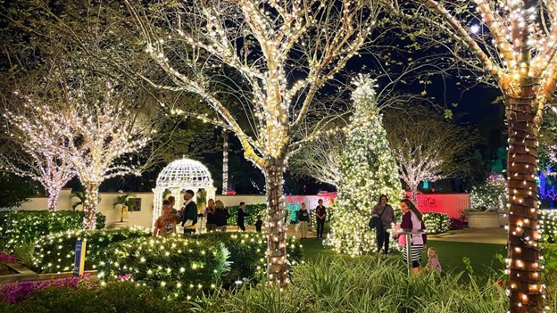 Holiday Lights in the Gardens 2023